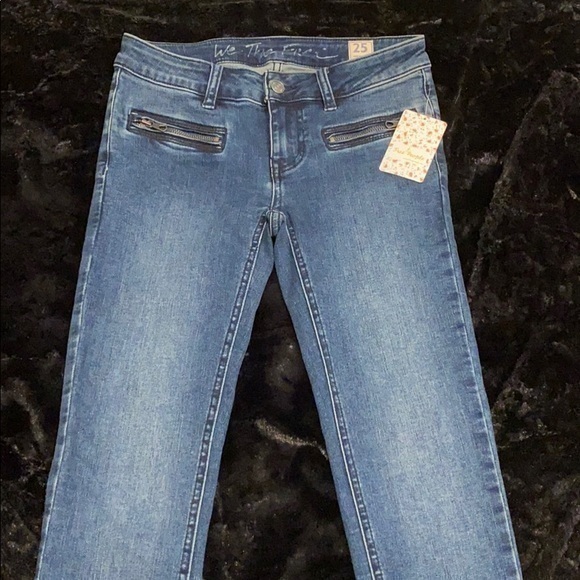 Free People Jet Low-Rise Skinny Jeans. 25 - Picture 5 of 13
